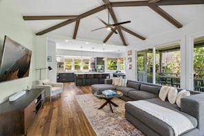 Smart TV, tenis de mesa, libros y estéreo