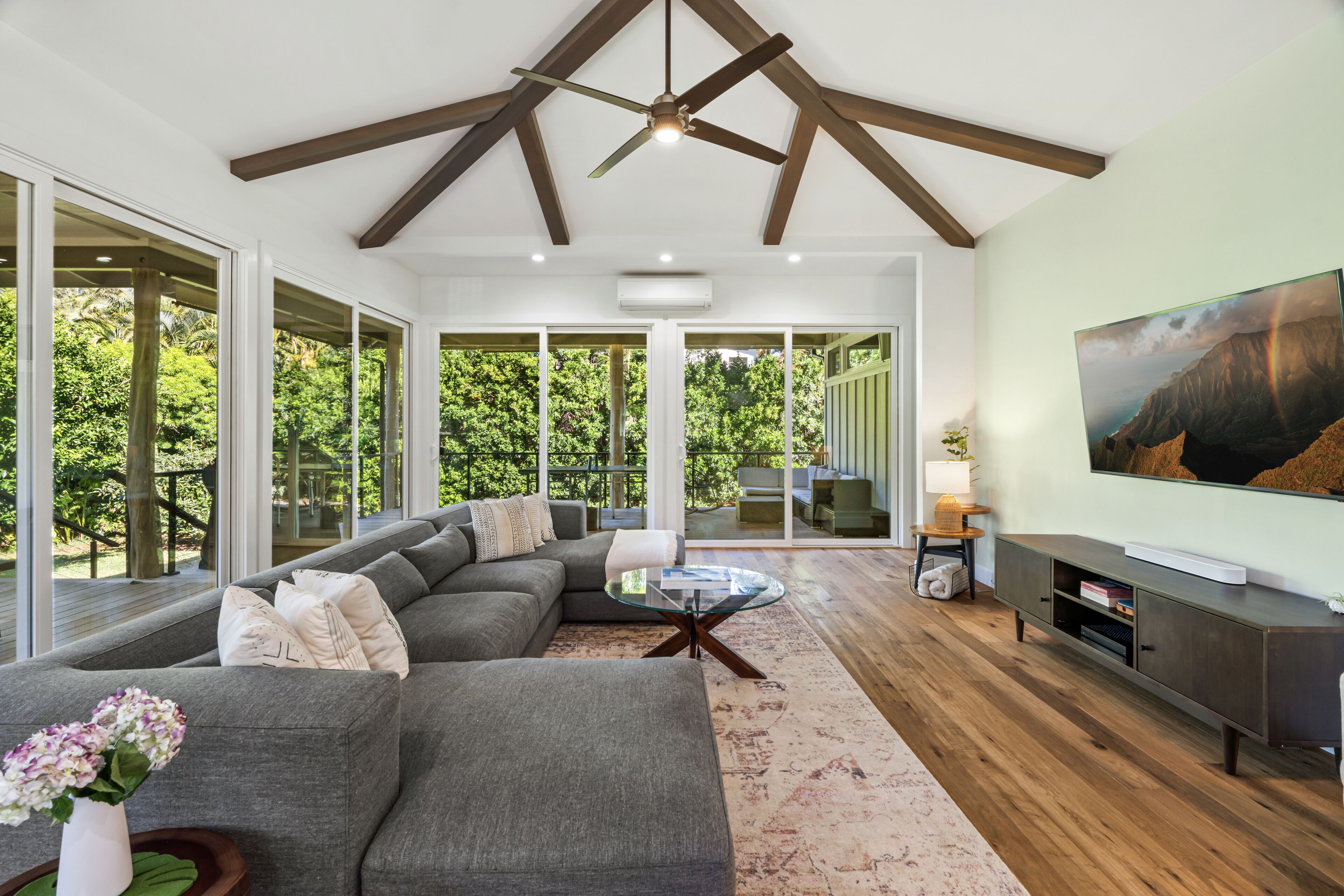 Smart TV, table tennis, books, stereo