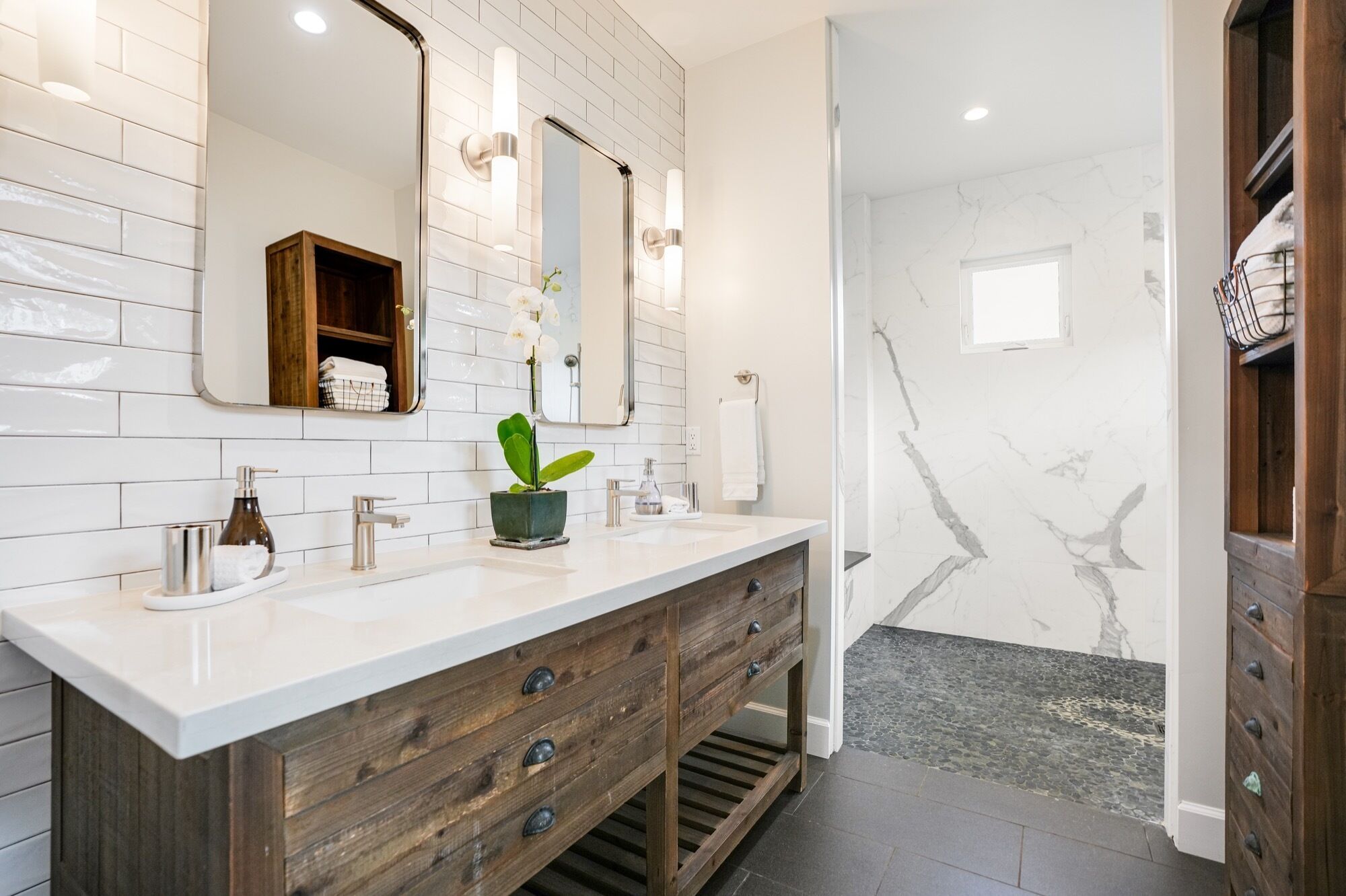 Bathtub, hair dryer, towels