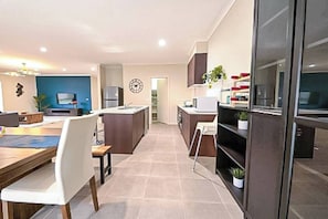 Interior - Point Cook 6 BRM 4-Bathroom House for Big Group (Point Cook)