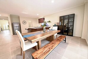 Dining - Point Cook 6 BRM 4-Bathroom House for Big Group (Point Cook)