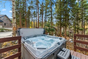Outdoor spa tub - 5BDR Ski-In/Out Escape | Hot Tub & Game Room (Breckenridge)
