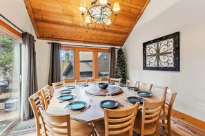 Dining - 5BDR Ski-In/Out Escape | Hot Tub & Game Room (Breckenridge)