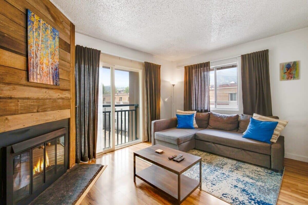 Cozy 1 BDR Condo - Heart of Main St; Walk to Lifts