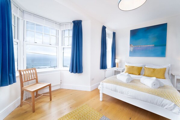 4 bedrooms, desk, iron/ironing board, WiFi