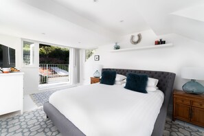 4 habitaciones, escritorio, tabla de planchar con plancha y wifi 