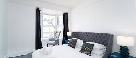 4 Schlafzimmer, Schreibtisch, BĂŒgeleisen/BĂŒgelbrett, WLAN