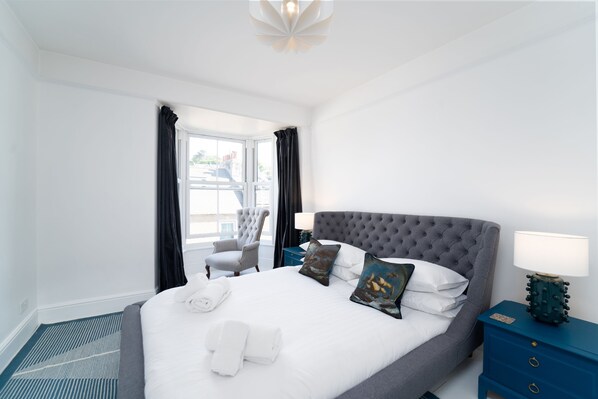 4 bedrooms, desk, iron/ironing board, WiFi