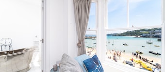 St Ives House - Sleeps 6 - Stunning Sea Views - Harbour Front Location
