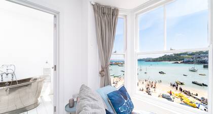 St Ives House - Sleeps 6 - Stunning Sea Views - Harbour Front Location