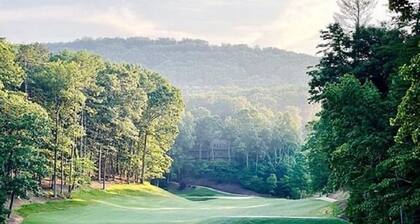 Charming Mountain Retreat in Big Canoe With Many Amenities Lakes and Trails