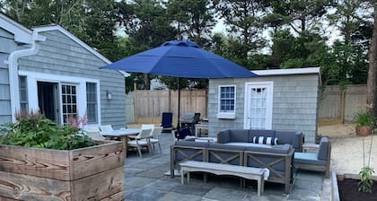 COZY COTTAGE WITH PRIVATE BEACH ACCESS IN THE DUNES - Half a block to the beach