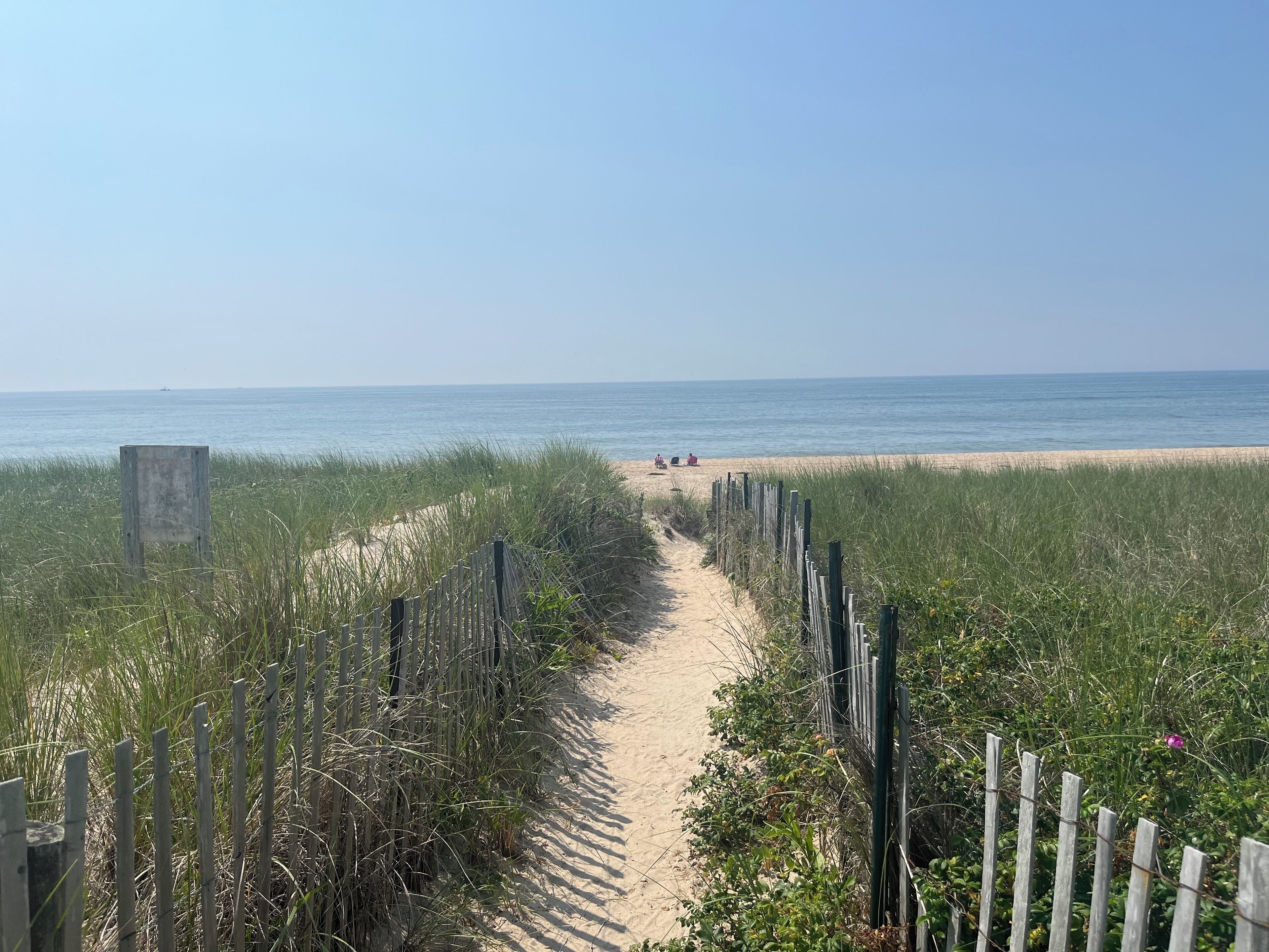 Beach nearby, sun loungers, beach towels