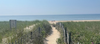 COZY COTTAGE WITH PRIVATE BEACH ACCESS IN THE DUNES - Half a block to the beach