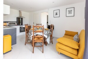 TV - L'Office de la Longère - Maison avec piscine partagée (Saix)