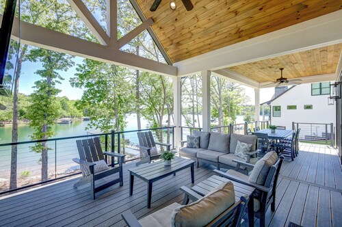Brand New 6BR/6BA Luxury Home, 20 min to Clemson. Flat lot/firepit/pool table!