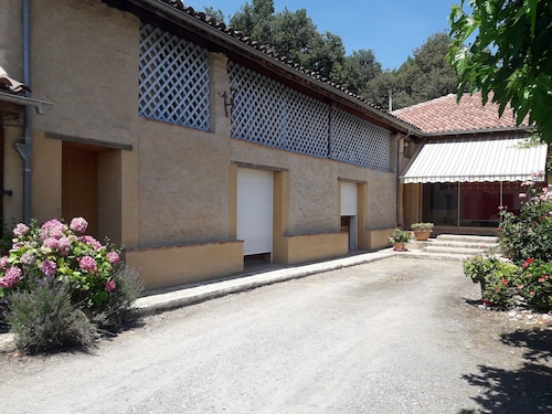 Bed and breakfast in restored Gascon house 2 km from shops.