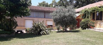 Bed and breakfast in restored Gascon house 2 km from shops.