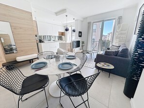 Flat-screen TV - Armenonville Premium 2BR 2 baths, balcony parking Croisette Olam Properties (Cannes)