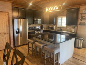 Fridge, microwave, oven, stovetop - Lakefront Lifestyle you've been dreaming of awaits in this waterfront community. (Guntersville)