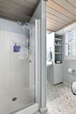 Bathtub, hair dryer, towels