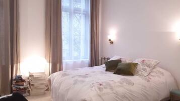 2 slaapkamers, een strijkplank/strijkijzer, gratis wifi, beddengoed