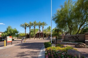 Gated entry way - Exceptional Location⛲️🌴🌄perfect couple get away ❤️Newly remodeled🌞 (Phoenix)