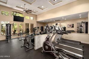 High end work out facility, with a great view of the pool.
 - Exceptional Location⛲️🌴🌄perfect couple get away ❤️Newly remodeled🌞 (Phoenix)