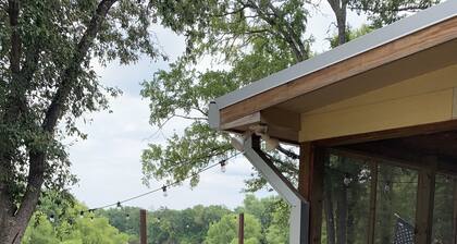 Dos Amigos Fish Camp!!! 4 Bedroom River Camp for Rent on the Trinity River