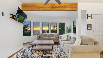 Smart TV, fireplace, video games, table tennis