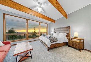 6 bedrooms, desk, iron/ironing board, free WiFi - Oregon Coast A-List Oceanview Mansion  Hot Tub, Theater & NFL Access (Rockaway Beach)