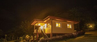 BEAUTIFUL 2BR HOME WITH STUNNING VOLCANO VIEWS - FRIENDSHIP HOUSE AT BEPURAVIDA
