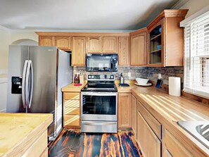 Microondas, horno, parrilla de estufa y lavavajillas 