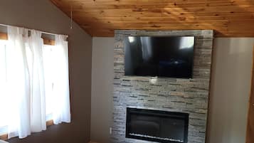 TV connectée, cheminée, chaßne hi-fi