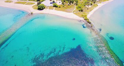 4 Bedroom Cottage - steps to beautiful Southampton Beach