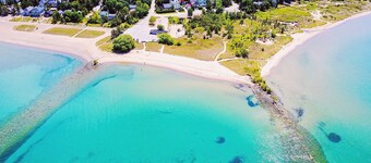 4 Bedroom Cottage - steps to beautiful Southampton Beach