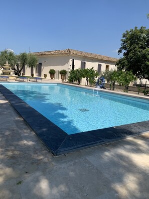 Piscine extérieure, piscine chauffée