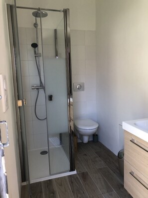 Dusche, Handtücher, Toilettenpapier