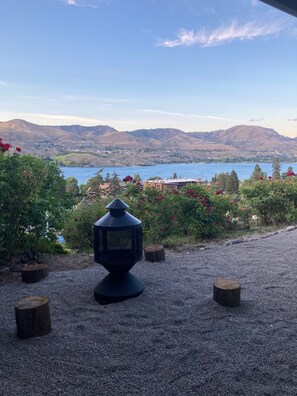 Property grounds - Mid-Century Modern Home with Pool (Chelan)