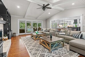 Smart TV, fireplace, ping pong