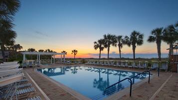 Piscine couverte, piscine extérieure