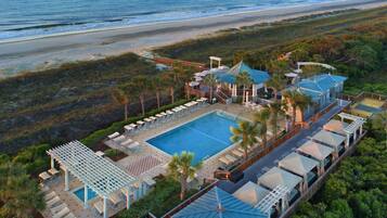 Piscine couverte, piscine extérieure