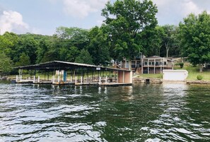 Exterior - JOMO TriTerrace Enjoy Family, Relax Lakefront, Lake View, Priv dock Boat Slip (Rocky Mount)