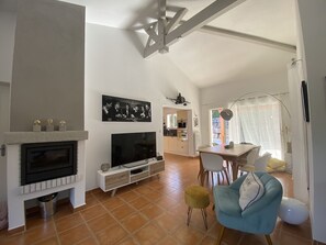 TV, fireplace, table tennis