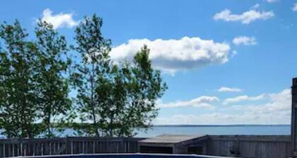 Waterfront, beach, private hot tub with pool and jacuzzi