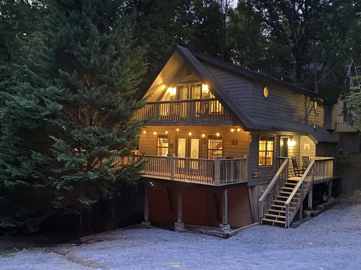 Location! 1.5m to the Island/Hot tub/Wooded view