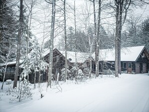 Exterior - Luxurious Waterfront with Mountain Views (Tupper Lake)