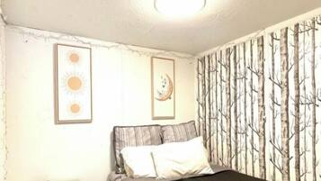 1 bedroom, bed sheets