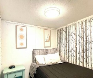 1 bedroom, bed sheets - Happy Place (Poplarville)