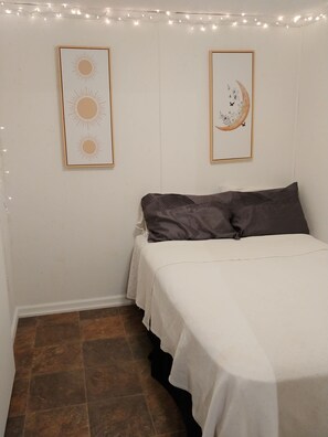 1 soveværelse, sengetøj